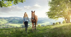 Mit einer Pferdehalterhaftpflichtversicherung versichern sie sich gegen berechtigte und unberechtigte Schadensersatzforderungen (Personen-, Sach- und Vermögensschäden von dritten Personen.